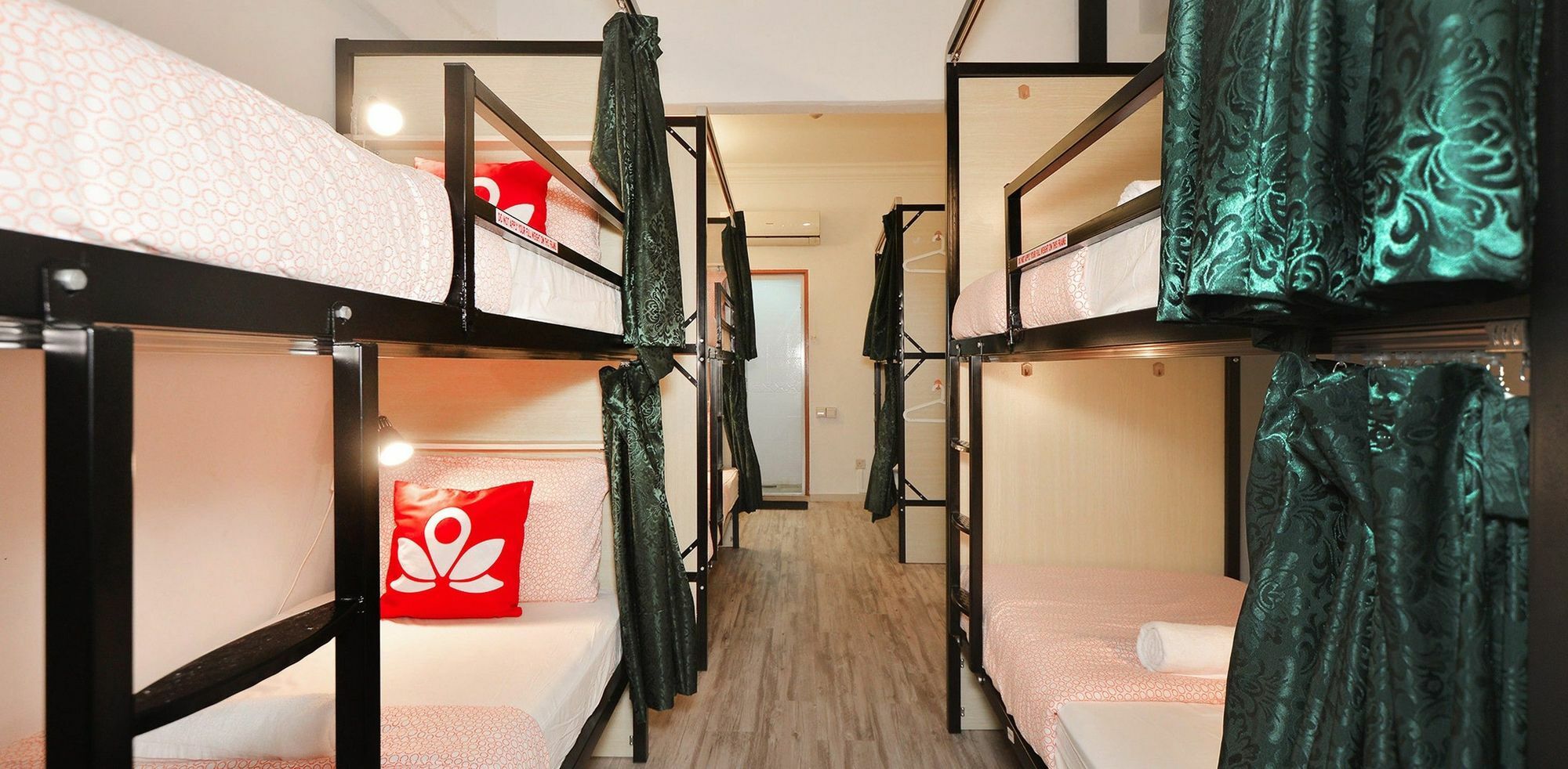 Zen Hostel Aljunied Singapore Bagian luar foto